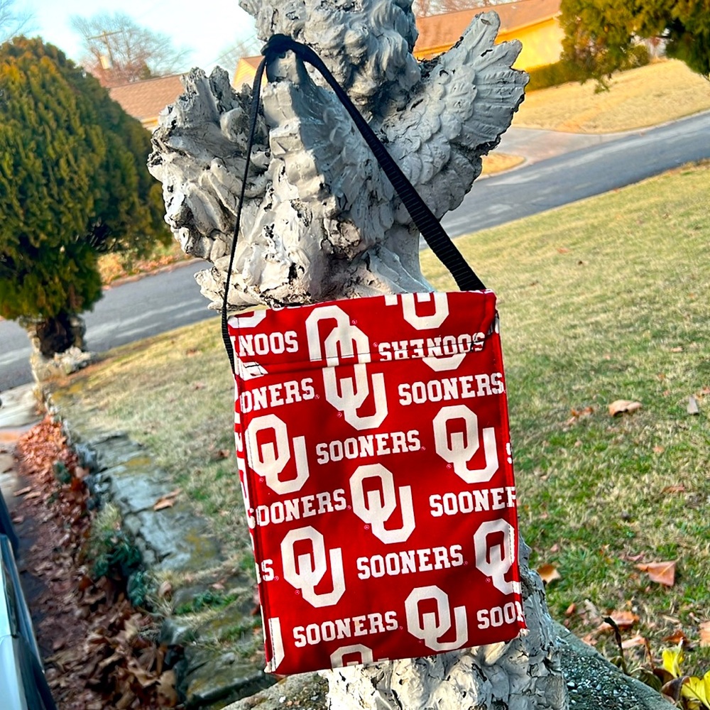 EUC OU Oklahoma Insulated Lunch Bag with Strap